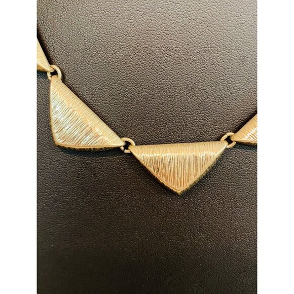 Goldtone Triangle Necklace 17"-20" Lays Flat Lobster Clasp - Picture 11 of 16